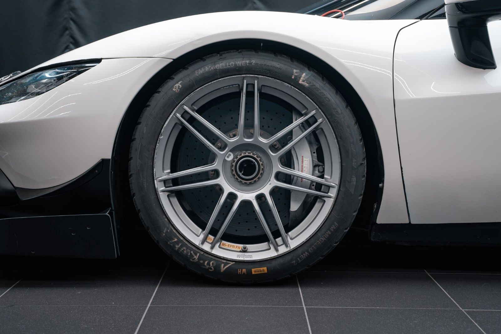 Fahrzeugabbildung Ferrari 296 Challenge TOP/PASSENGER SEAT/SILENCERS