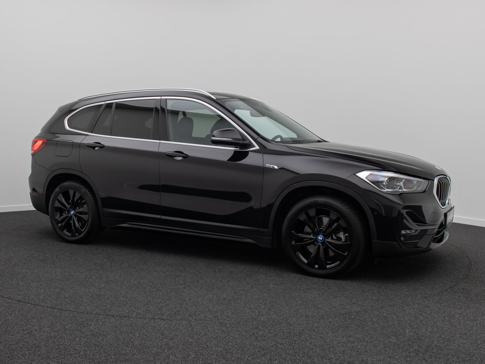 Fahrzeugabbildung BMW X1 xD25e Sport Line Kamera DAB Panorama H/K 18"