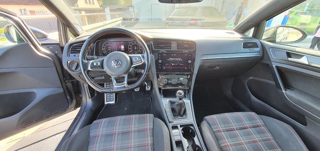 Image of Volkswagen Golf