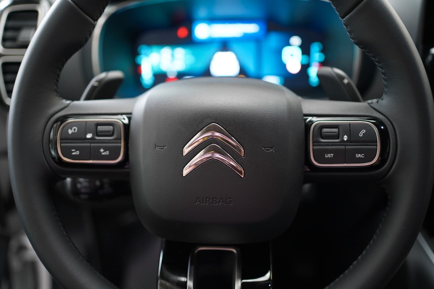 Fahrzeugabbildung Citroën C5 Aircross Plug In Hybrid 225 C-Series Navi DAB