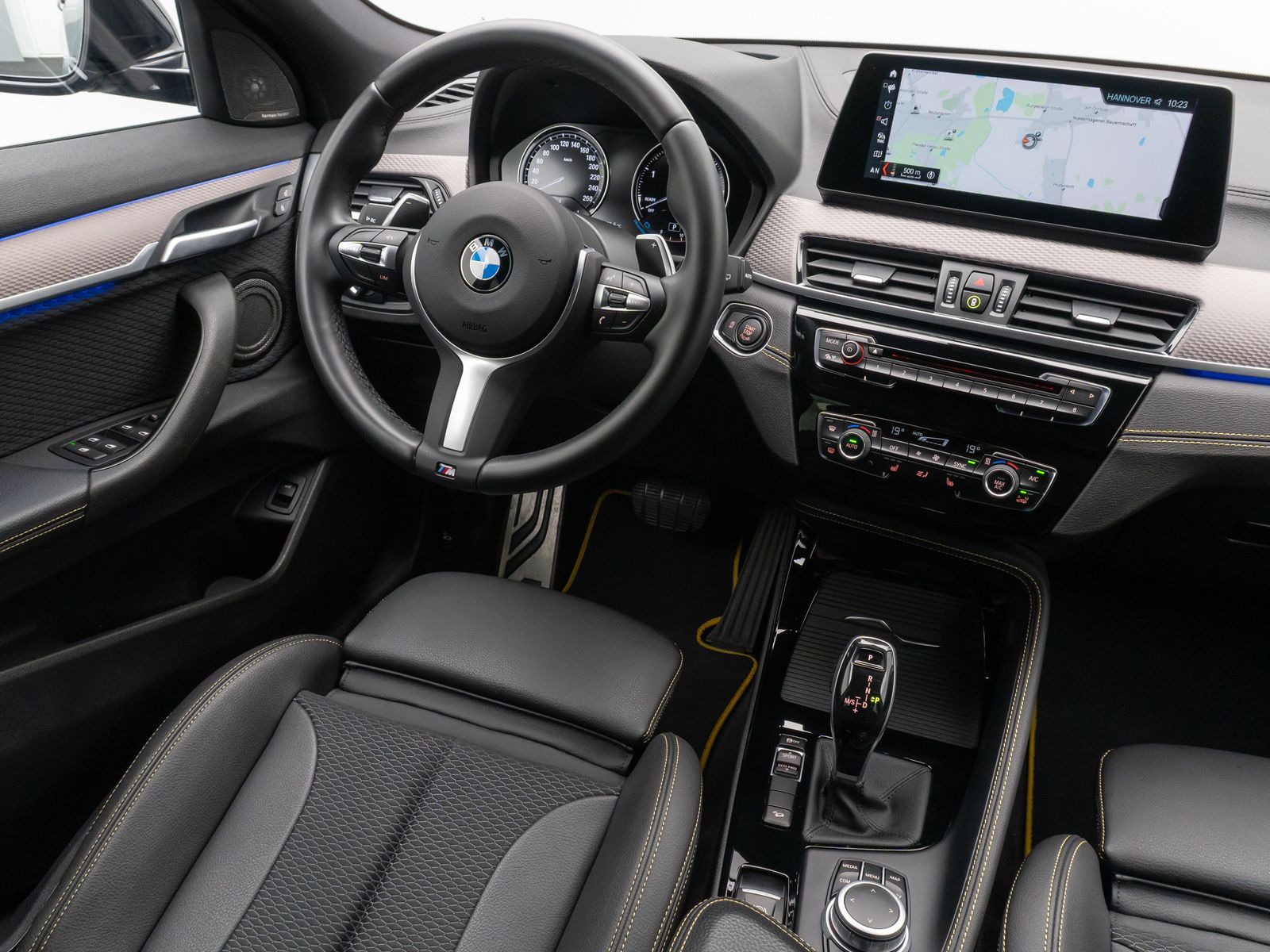 Fahrzeugabbildung BMW X2 xD20d M Sport Navi+ Alarm DAB HUD H/K 19Zoll