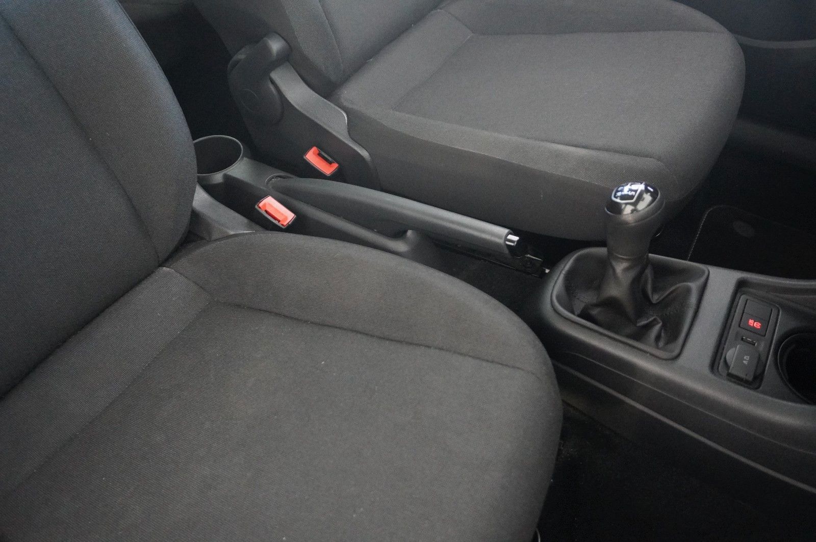 Fahrzeugabbildung Volkswagen up! 1.0 MOVE 5-TÜR KLIMA/SHZ/USB/NEBEL/SPORT/LED