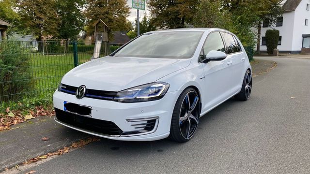 Volkswagen VW E-Golf Sport mit 20Zoll Räder, nur 26Tkm