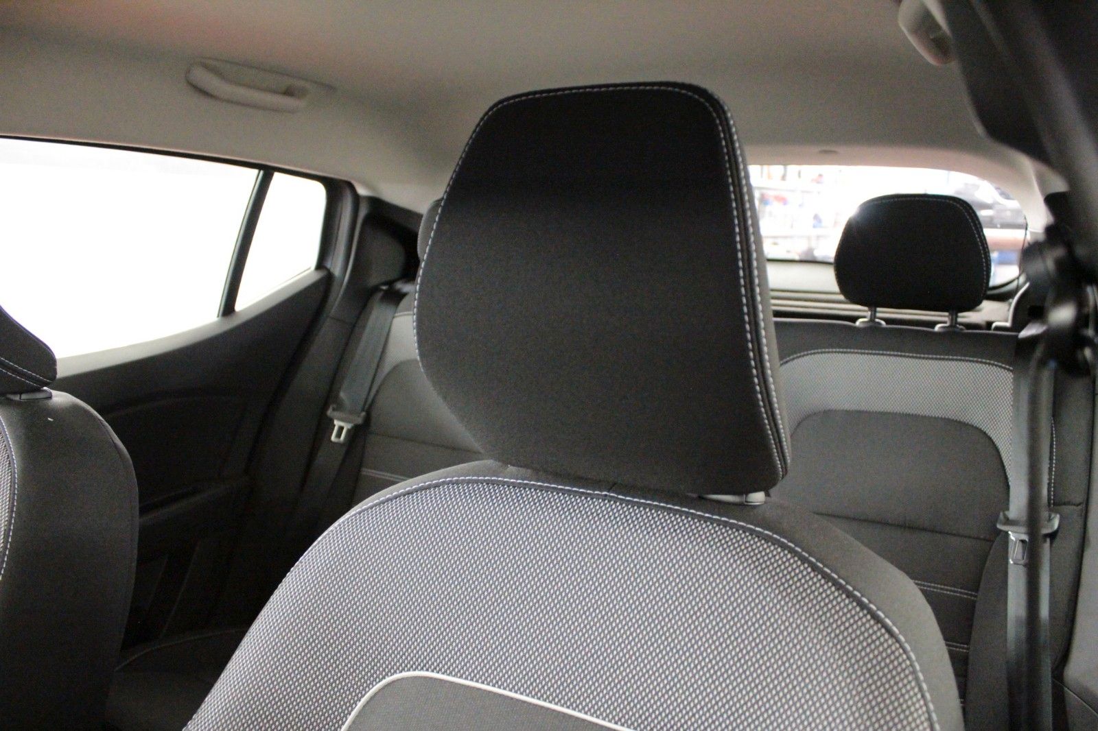Fahrzeugabbildung Dacia Sandero TCe 100  Benzin /Expression*Winterpaket*