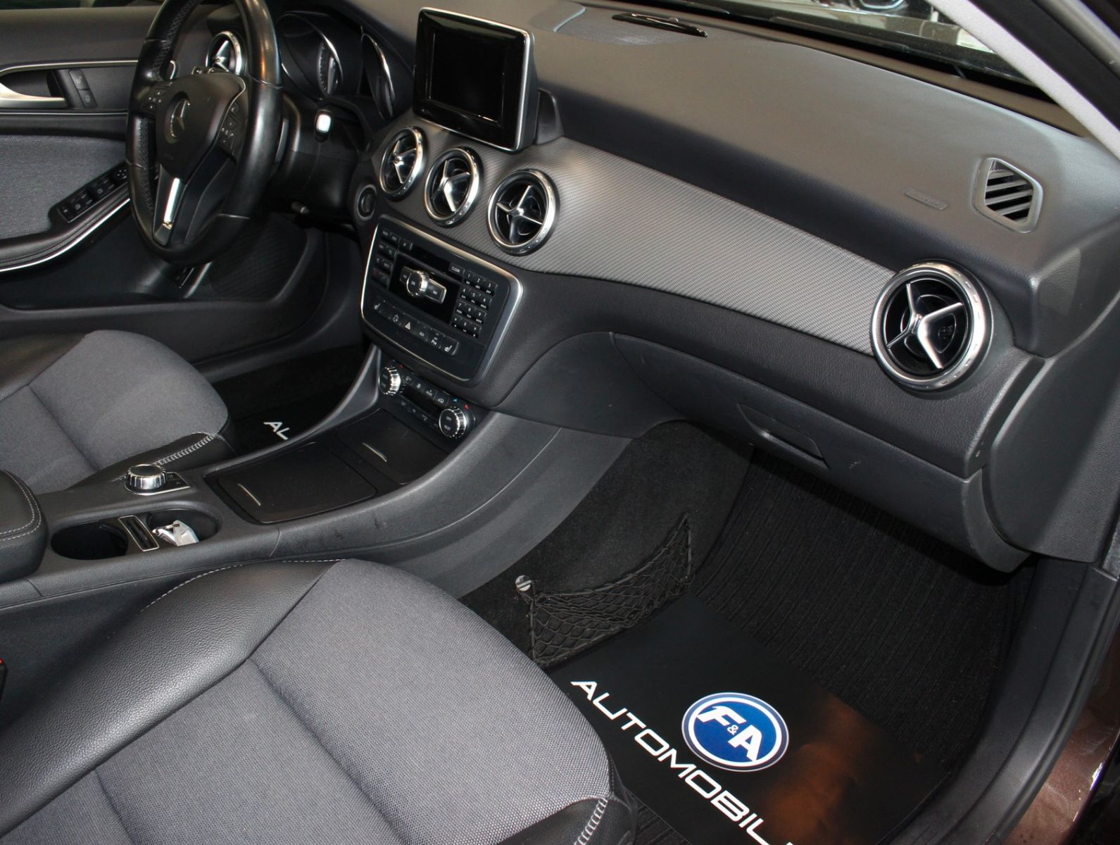 Fahrzeugabbildung Mercedes-Benz GLA 200 CDI Style*Navi*Kamera