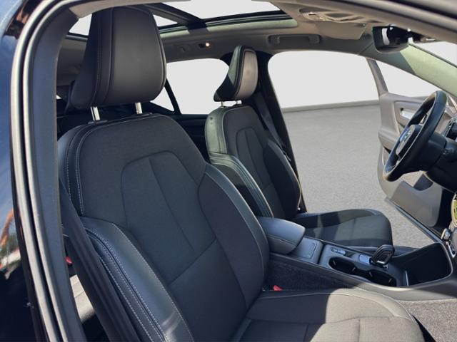 Volvo XC40 Momentum D3 2WD Autom. SSD AHK*