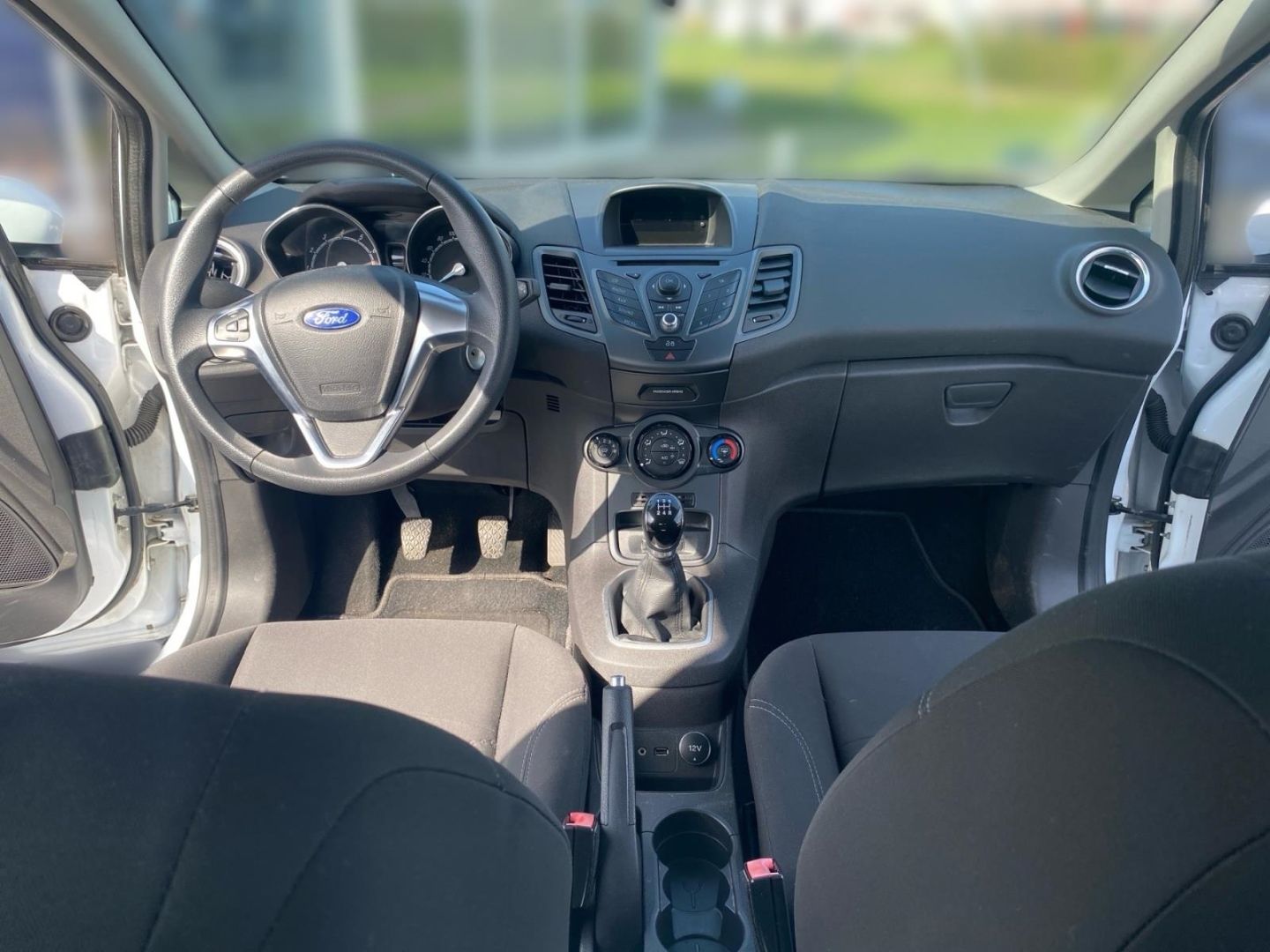 Fahrzeugabbildung Ford Fiesta Trend Frontscheibenheizung