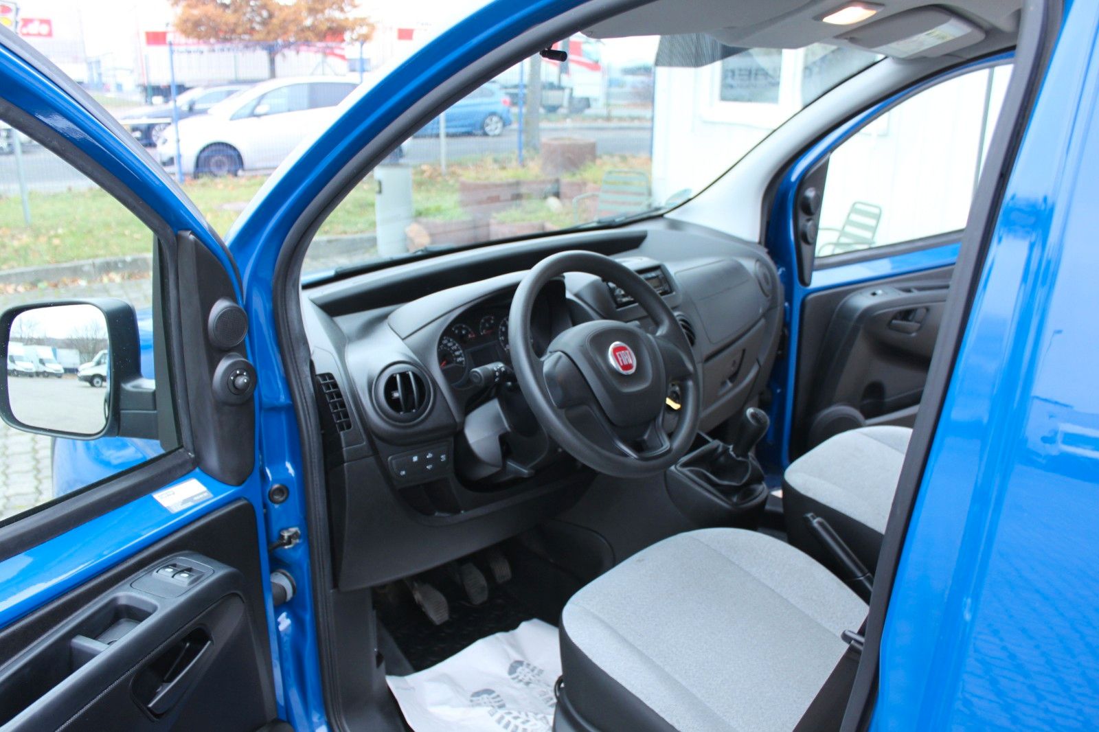 Fahrzeugabbildung Fiat Fiorino Klima/Sitzhzg./Schiebetür