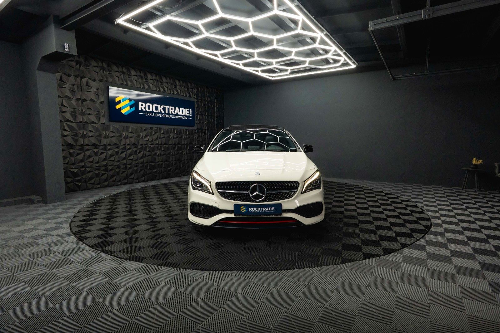 Fahrzeugabbildung Mercedes-Benz CLA 250 Shooting Brake 4Matic AMG Night Pano LED