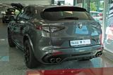 Alfa Romeo Stelvio Quadrifoglio 2.9 V6 Bi-Turbo Akrapovic/  - Alfa Romeo Stelvio mit Benzin-Antrieb: Automatik