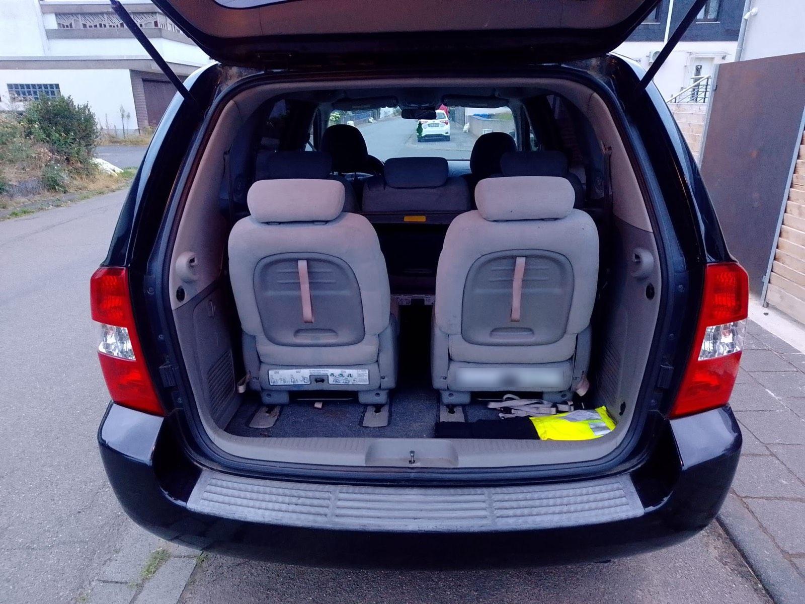 Kia Carnival 2008 — interior