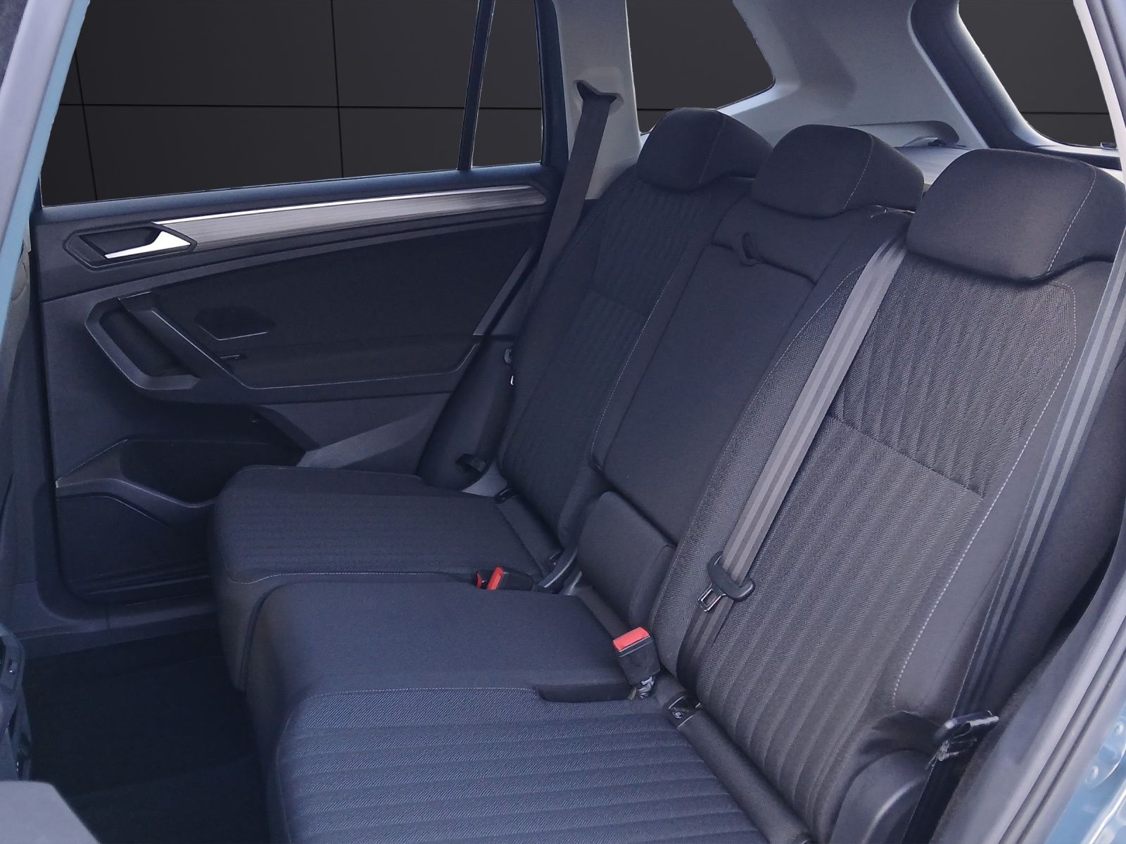 Fahrzeugabbildung Volkswagen Tiguan Allspace TDI Life DSG LED AHK Navi  ACC S