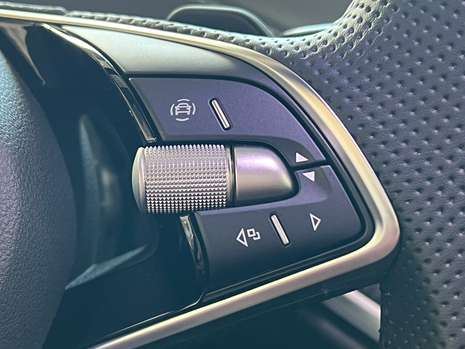 Fahrzeugabbildung SKODA Elroq 60 Sportline *AHK, Matrix-LED, Kamera*