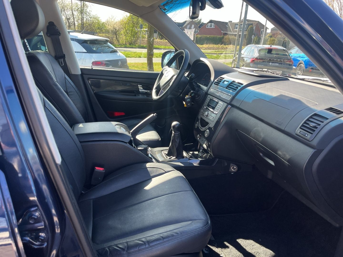 Fahrzeugabbildung Ssangyong REXTON e-XDi W Sapphire 2.2 4WD Klimaautom 7-Sit