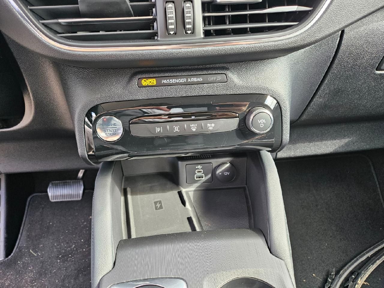 Fahrzeugabbildung Ford Kuga Hybrid Titanium