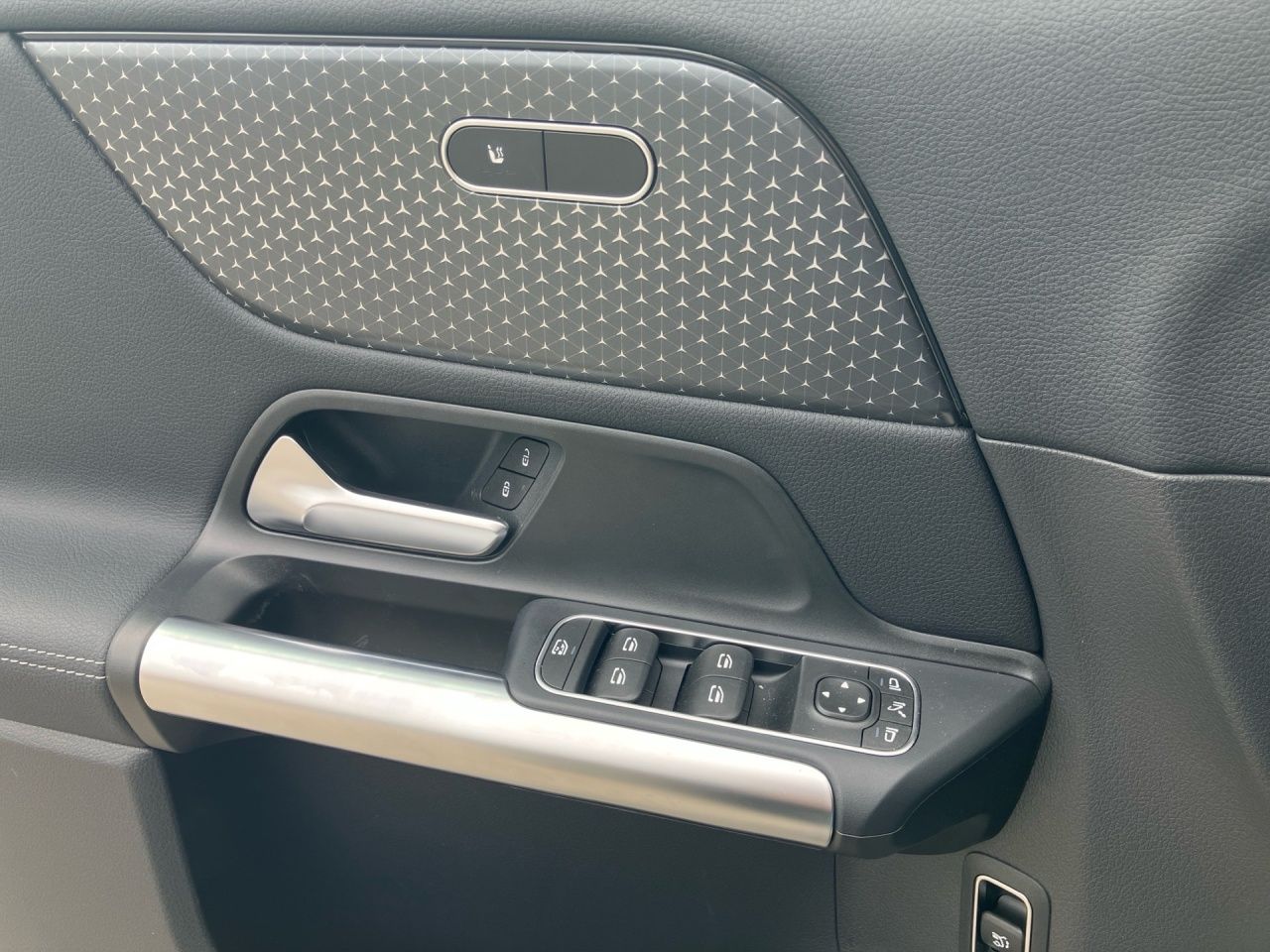 Fahrzeugabbildung Mercedes-Benz GLA 200 d PROGRESSIVE+AHK+MULTIB.+KAMERA+ALARMA.