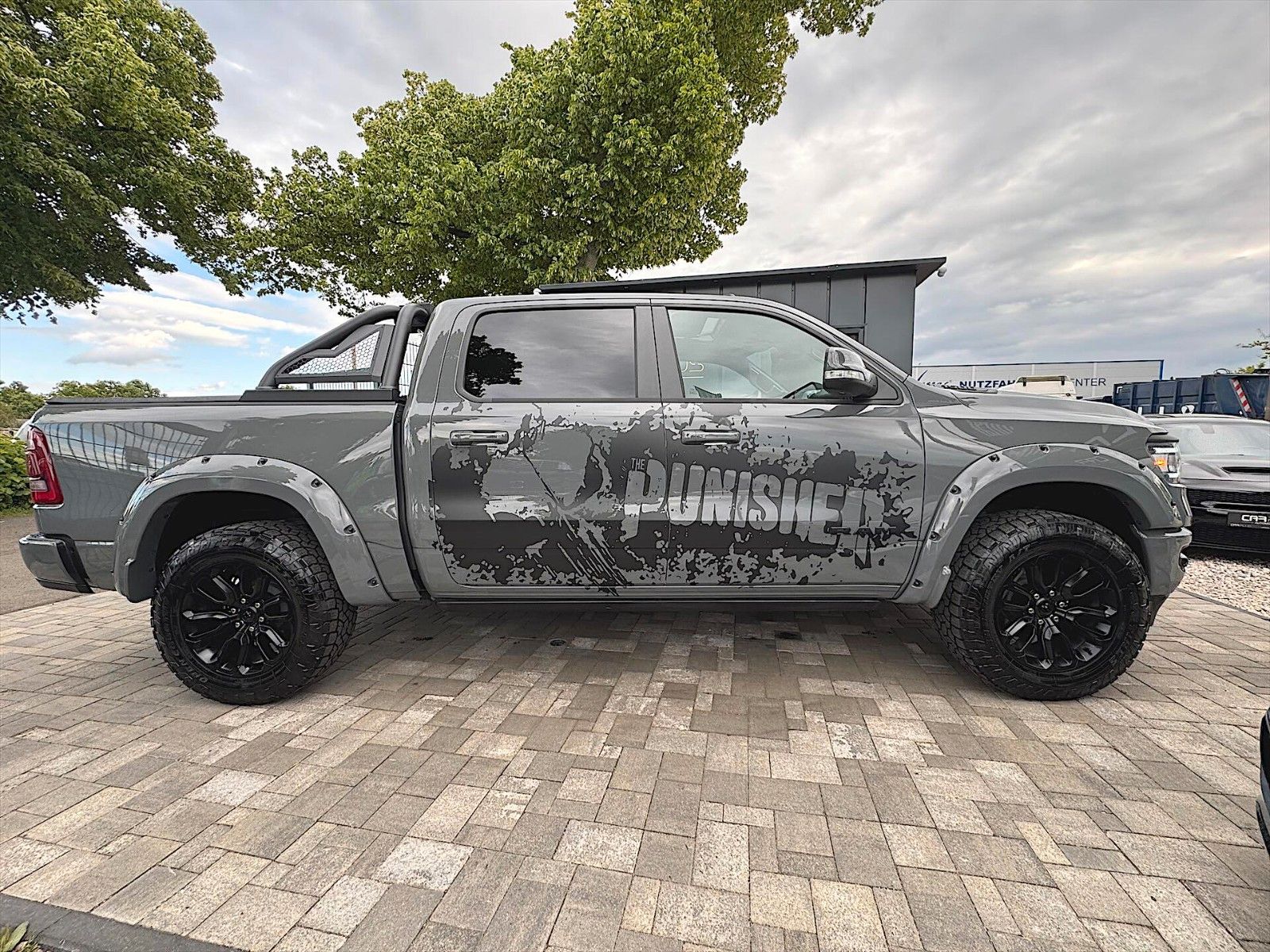 Fahrzeugabbildung Dodge RAM 5.7 V8 LARAMIE PUNISHER Offroad 4x4 *Pano*