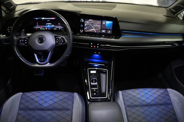 Fahrzeugabbildung Volkswagen Golf VIII Lim. R 4Motion|MATRIX|H/K|DCC|AMBIENTE