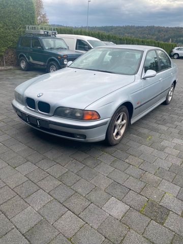 BMW E39 bmw 520