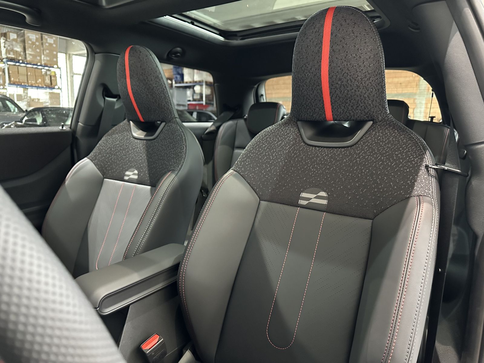 Fahrzeugabbildung MINI Cooper S JCW Trim, Komfortzugang, Head-Up-Displa