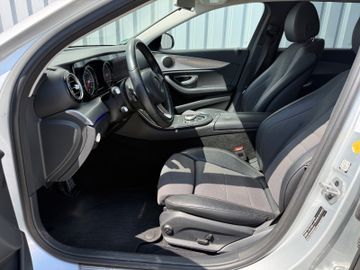 Mercedes E 220 - 12