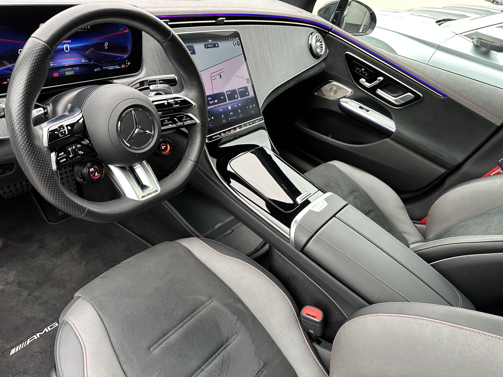 Fahrzeugabbildung Mercedes-Benz EQE 43 AMG 4Matic NAV+LED+PANORAMA+BURMESTER+HUD