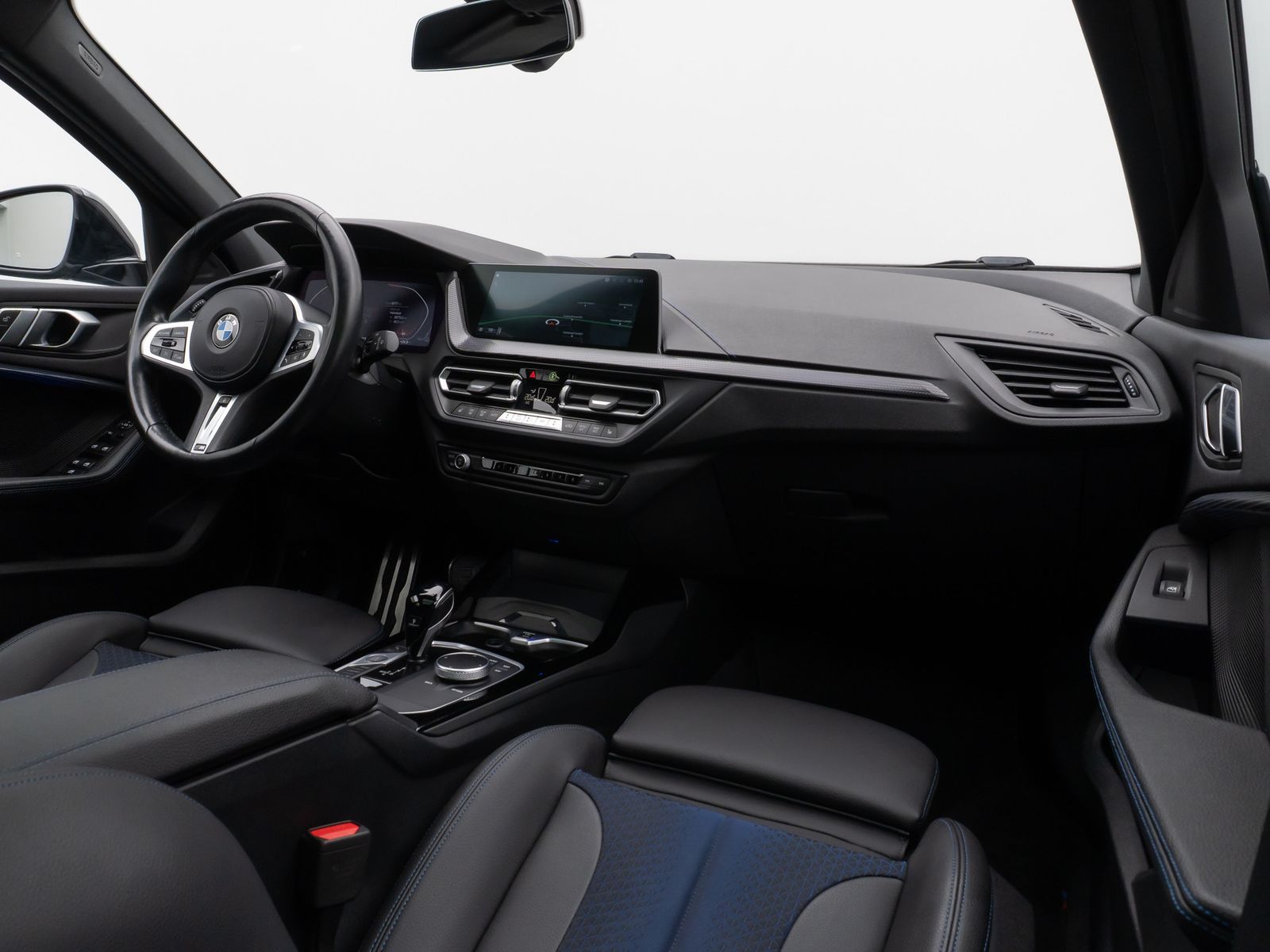 Fahrzeugabbildung BMW 120i M Sport Panorama PDC DAB Lenkrhzg Komfort