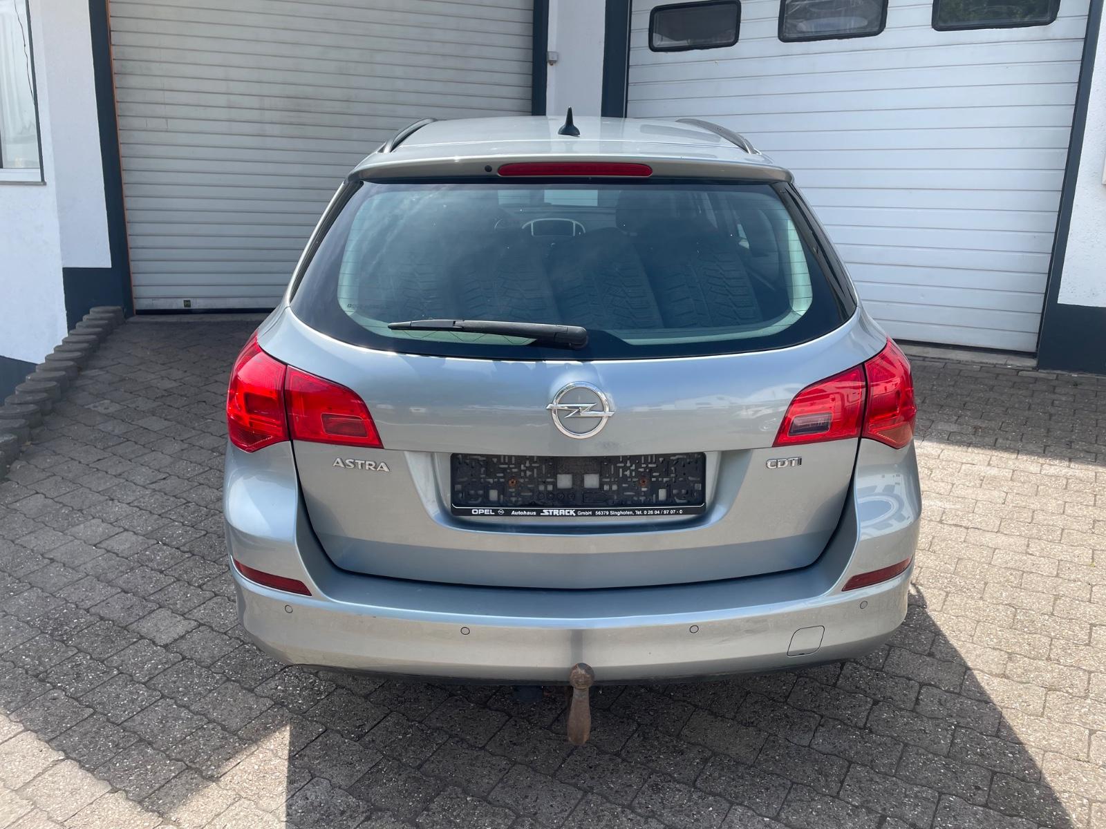Opel Astra 2011 — photo 6