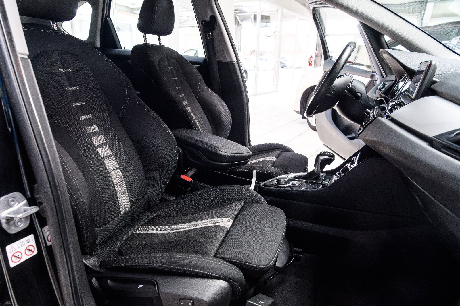 Fahrzeugabbildung BMW 2er Active Tourer 225 xe Advantage Kamera 165kw