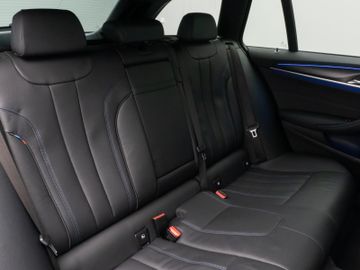 Fahrzeugabbildung BMW 520d xD M Sport Laser Kamera HUD DAB HiFi AHK