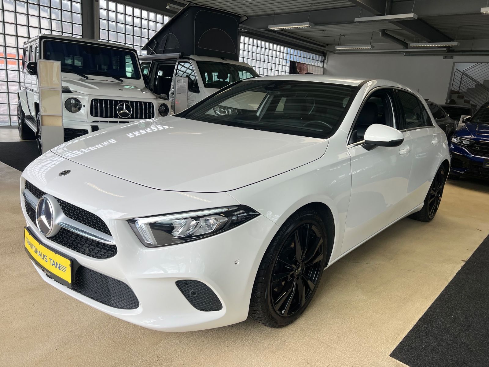 Fahrzeugabbildung Mercedes-Benz A 200 *AMBIENTE*WIDESCREEN*KAMERA*CARBON*LED*