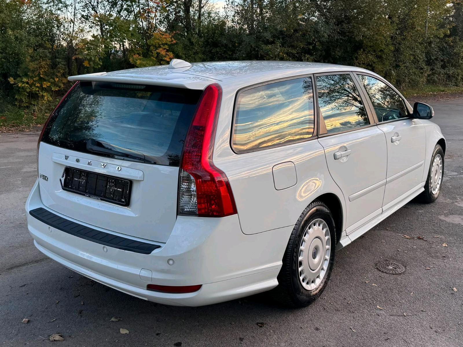 Volvo V50 2011 — photo 6