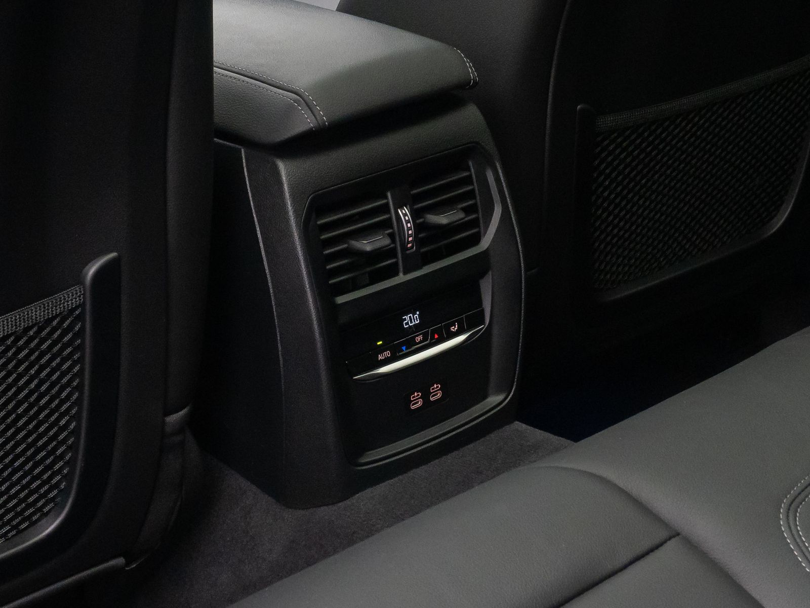 Fahrzeugabbildung BMW 330e M Sport DAB Laser HUD AHK Kamera Panorama