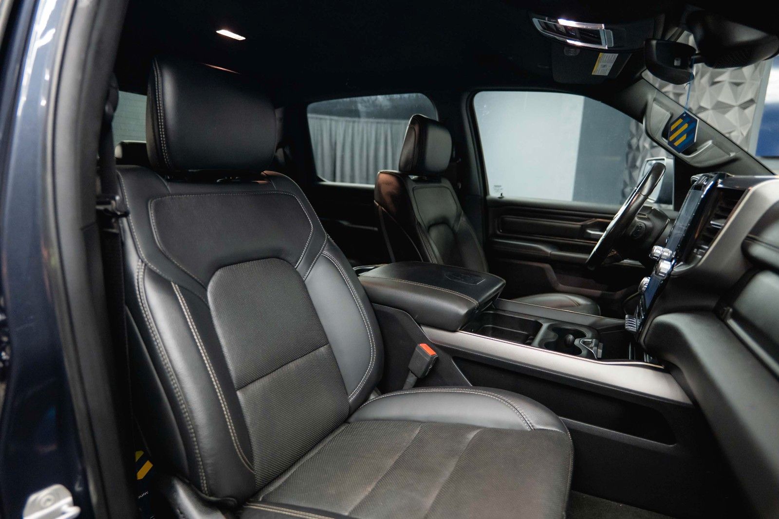 Fahrzeugabbildung Dodge RAM 5.7 V8 HEMI 4x4 OFFROAD Night Limited 19%