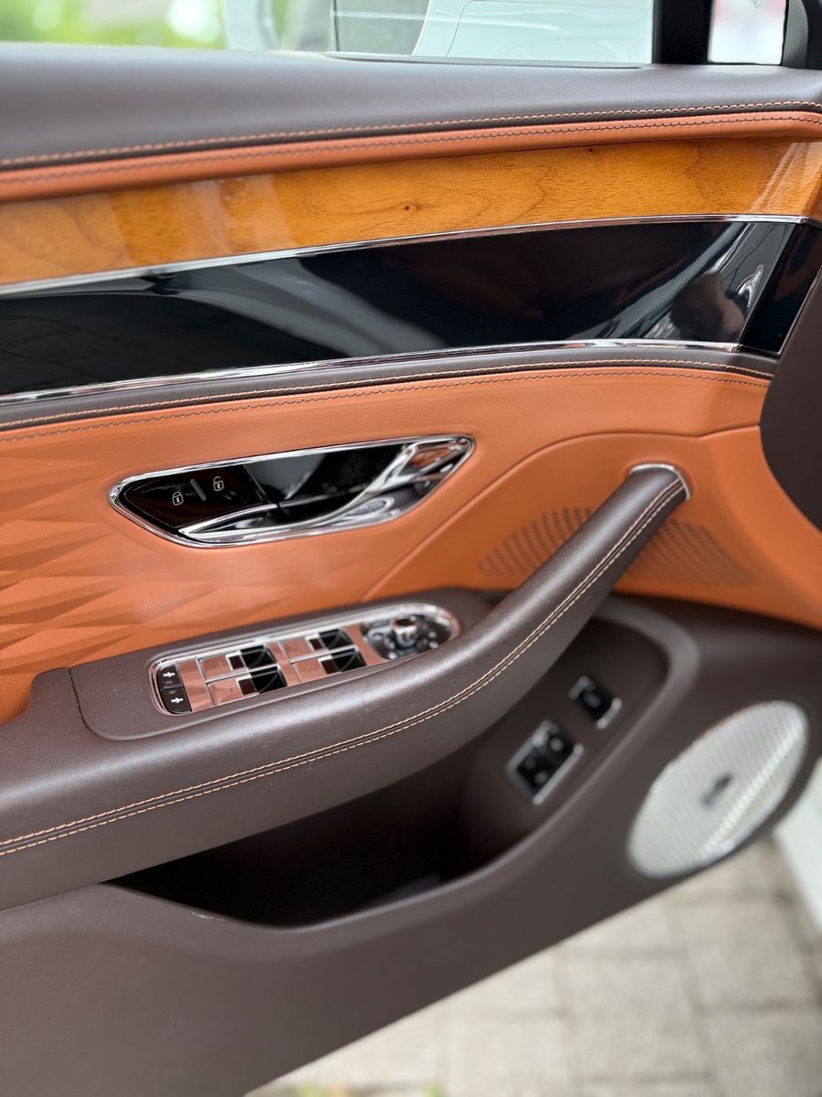 Bentley Flying Spur V8 Naim VOLL EXCLUSIV INDIVIDUAL foto 13
