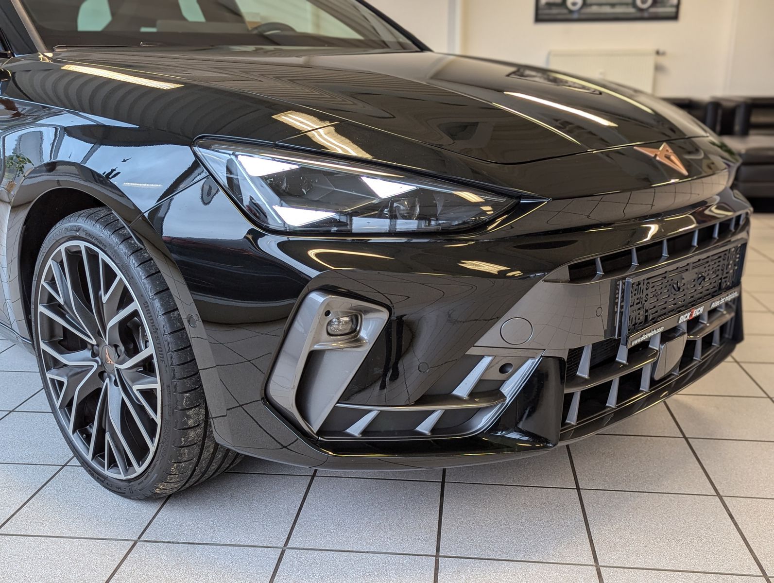 CUPRA Leon 1.5 eTSI Sennh Matrix Pano Edge/Dynamic AHK - Image 9