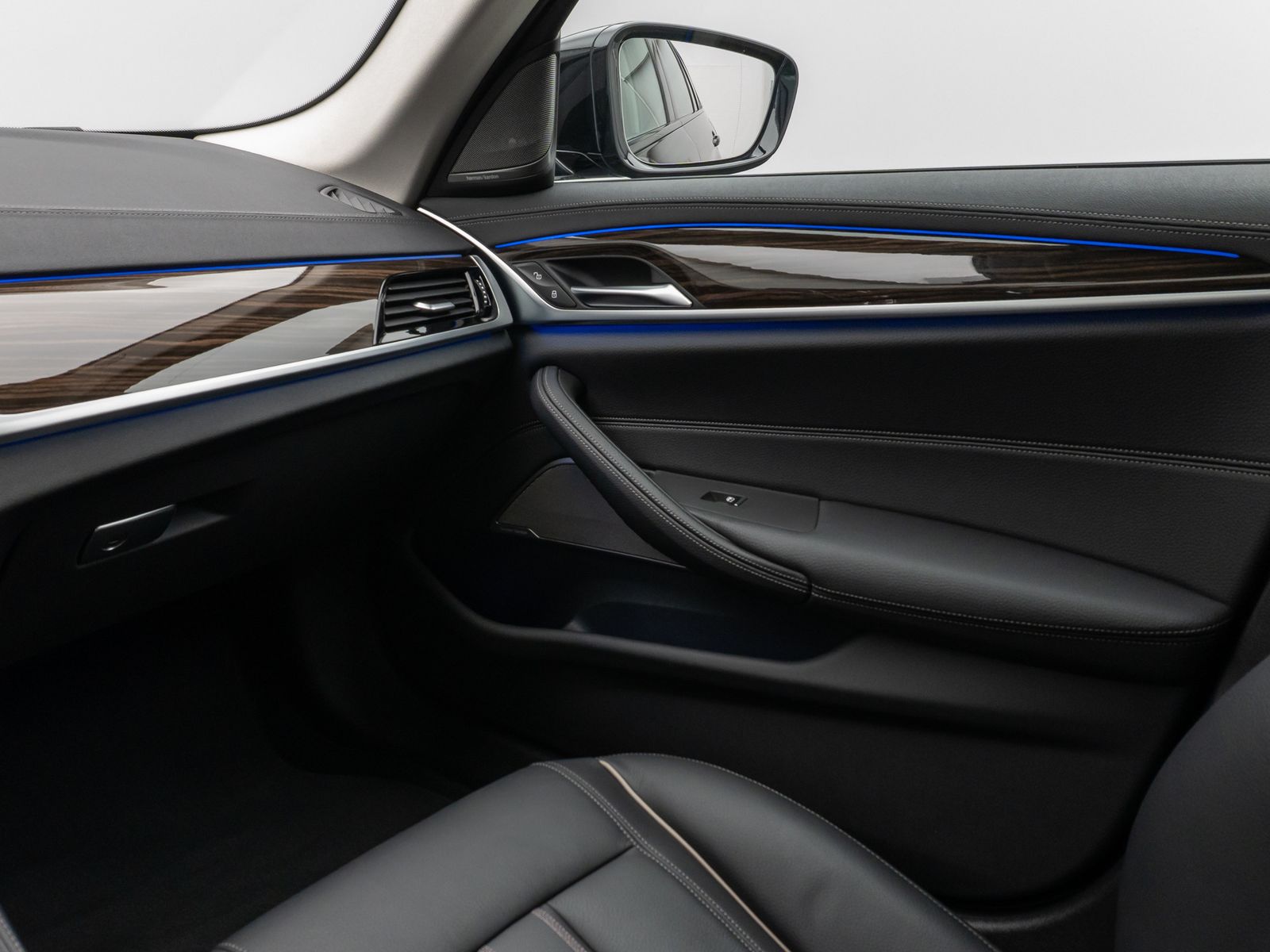 Fahrzeugabbildung BMW 520d Luxury Line Kamera DAB H/K DisplKey Alarm