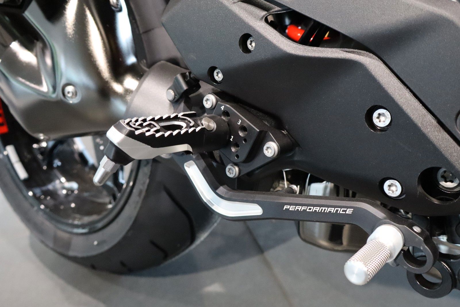 Fahrzeugabbildung BMW R1300R Style Performance