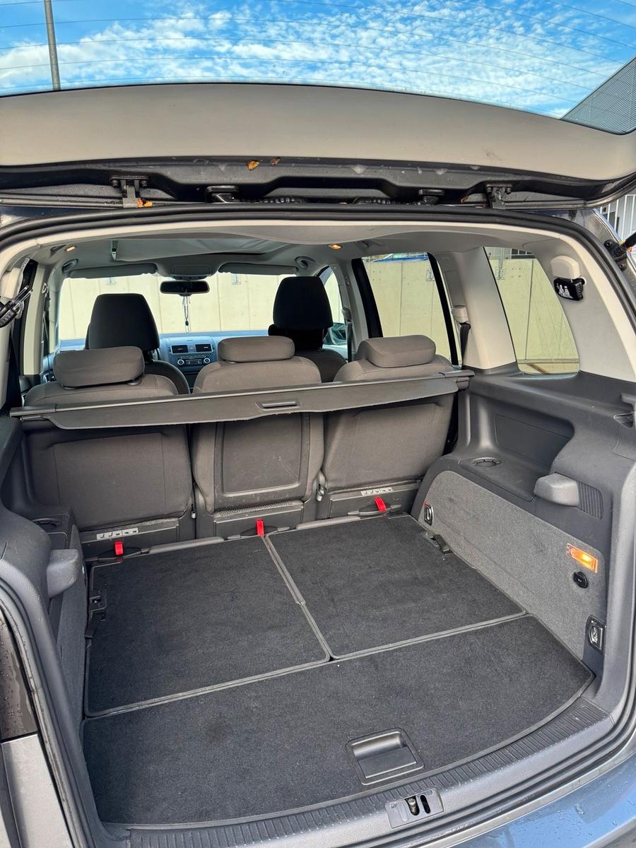 Volkswagen Touran 2010 — photo 11