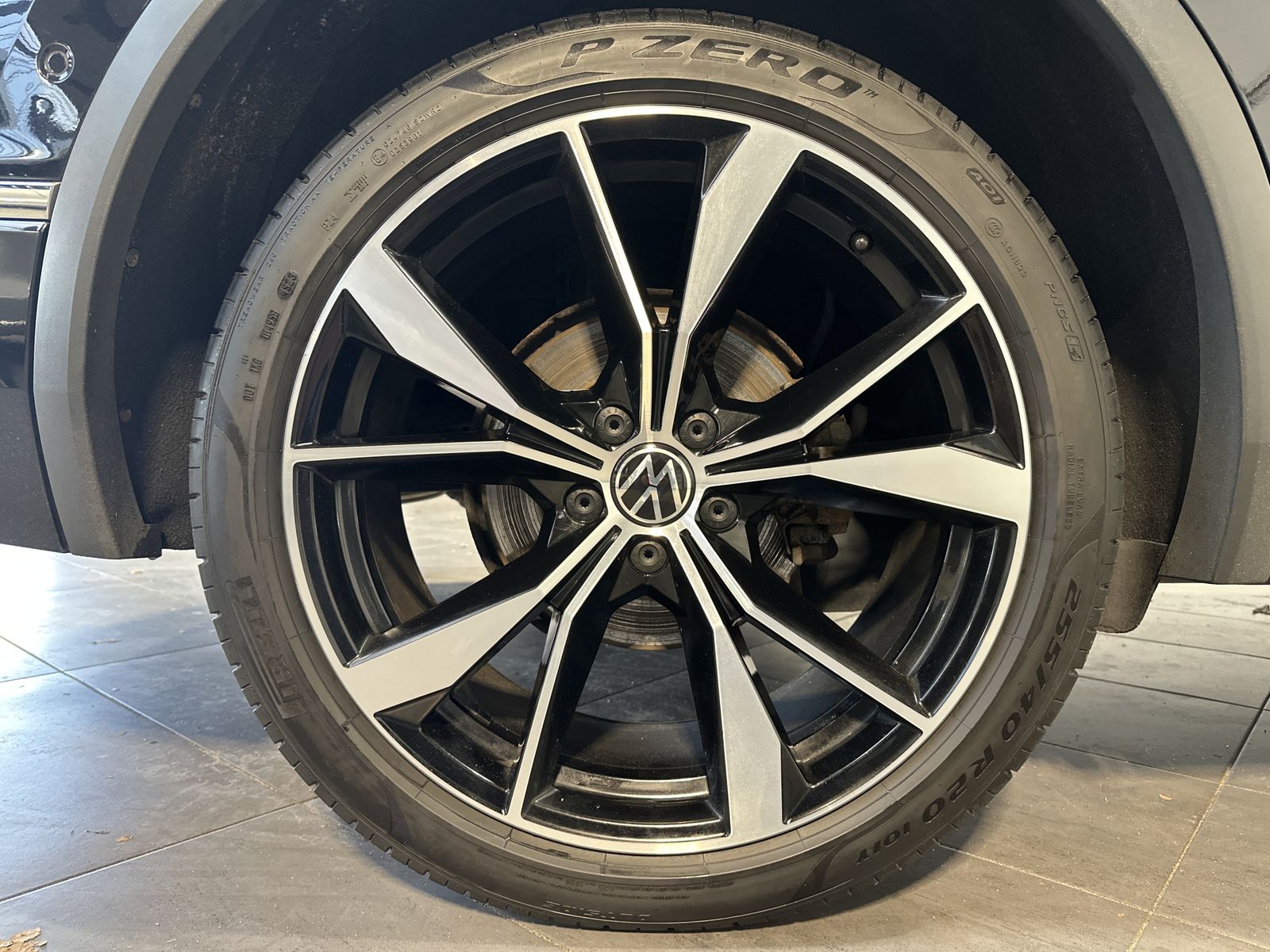Fahrzeugabbildung Volkswagen Tiguan Allspace R-Line 4M NAV+LED+AHK+20ZO+360°