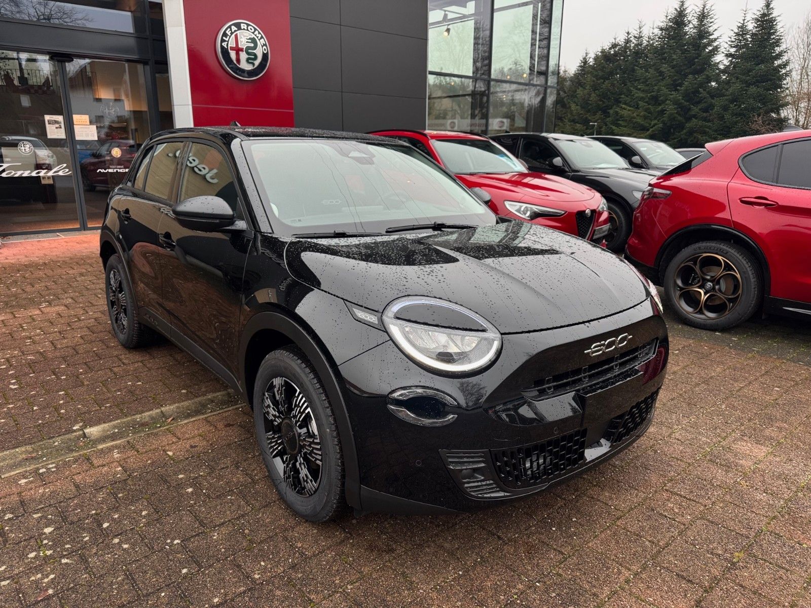 Fahrzeugabbildung Fiat 600 1.2 BUSINESS EDITION NAVI SITZHEIZUNG KLIMA