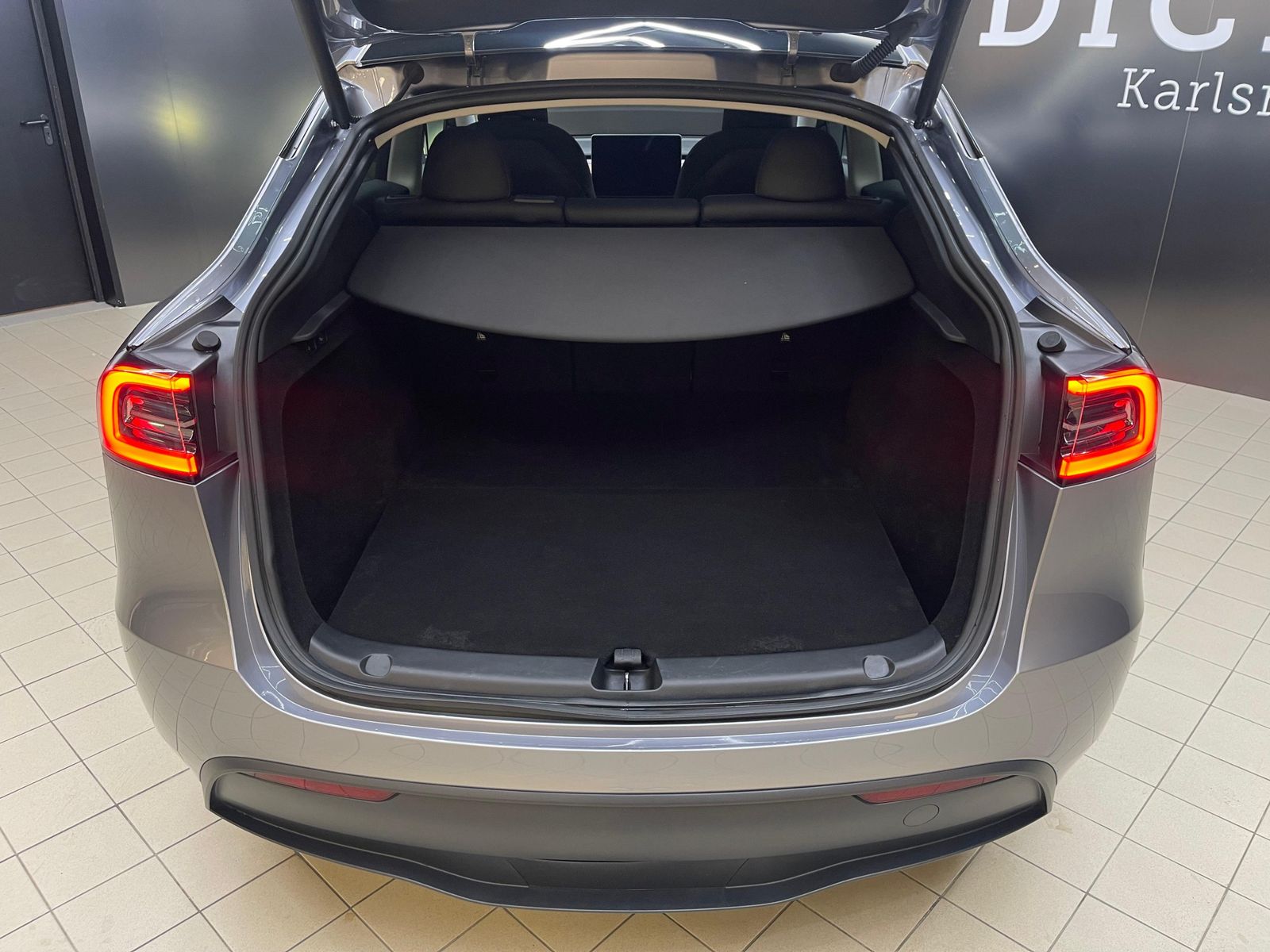 Fahrzeugabbildung Tesla Model Y Long Range Perform AWD+AHK+PANO+LED+ACC+