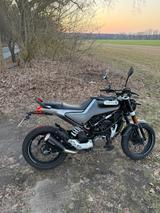 Husqvarna HUSQVARNA 125ccm svartpilen (KTM) - MOTORRAD 125 CCM