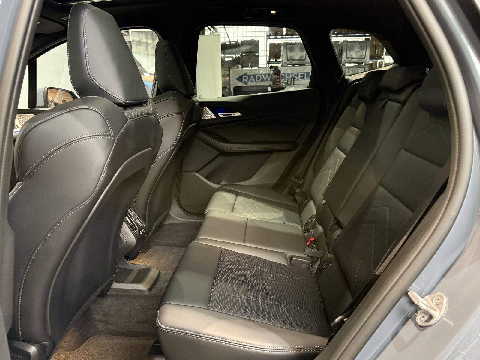 Fahrzeugabbildung BMW 223i M Sportpaket Glasdach Head-Up