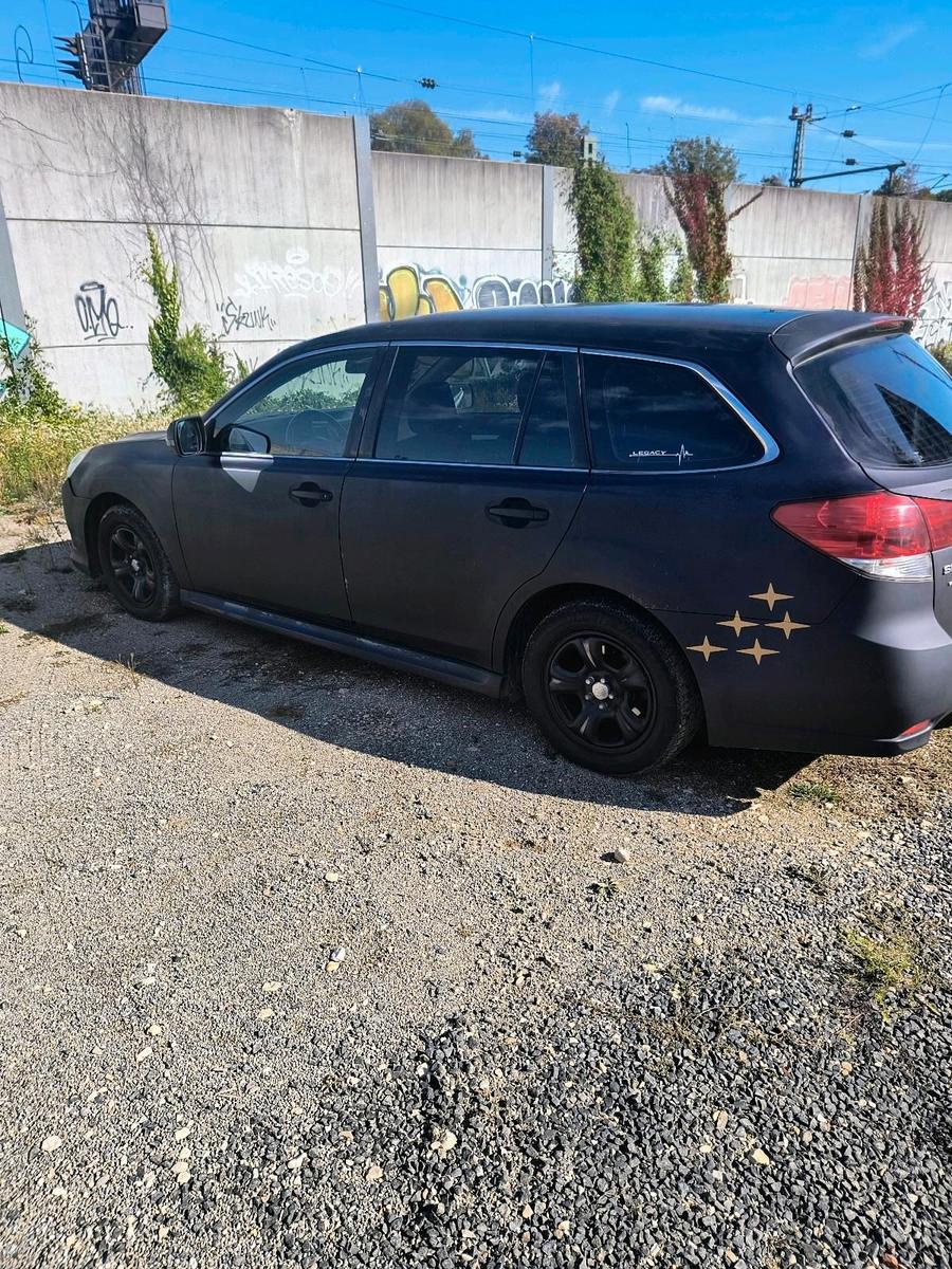 Subaru Legacy 2010 — вигляд ззаду