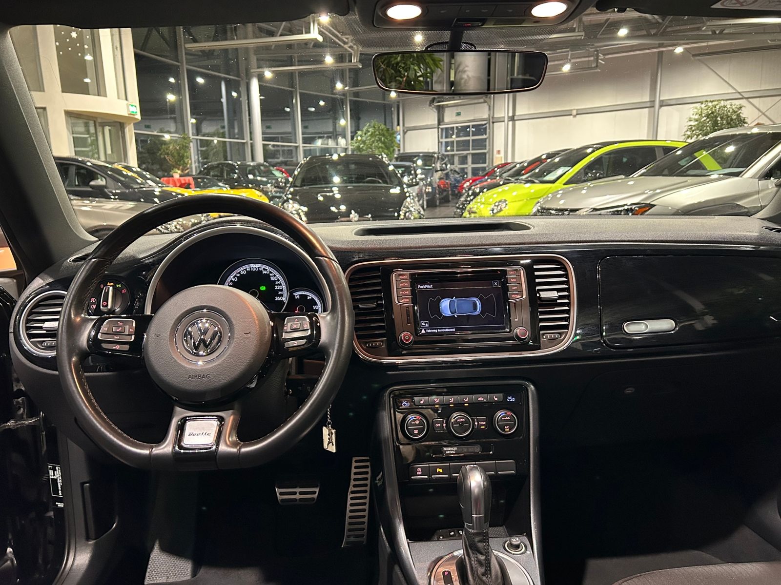 Fahrzeugabbildung Volkswagen Beetle Cabriolet Design BMT NAVI LEDER