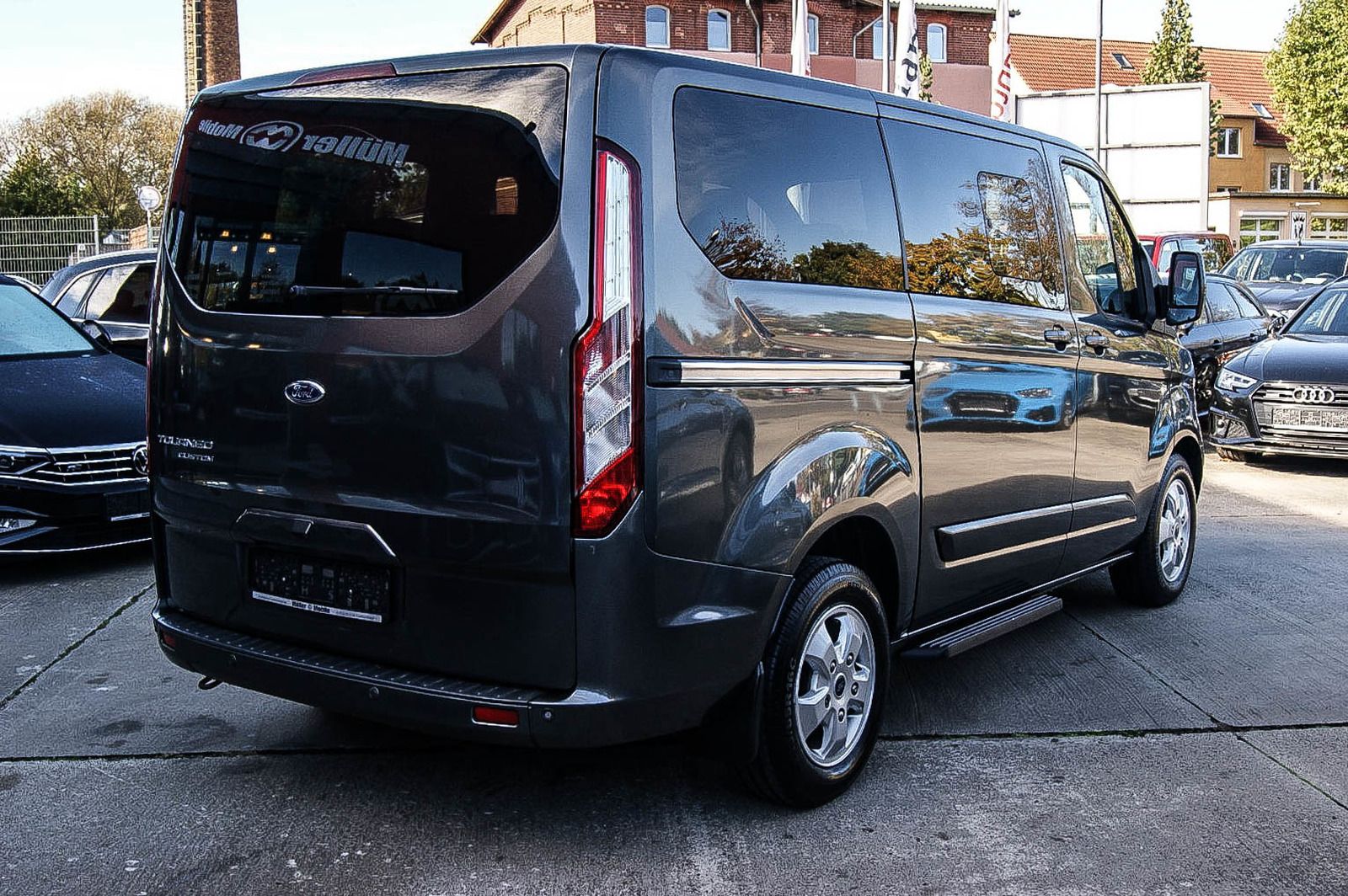 Fahrzeugabbildung Ford Tourneo Custom 2.0TDCi Auto 8-SITZE NAVI 1.HAND