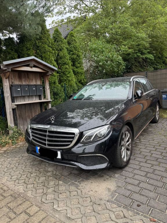 Image of Mercedes-Benz E 200