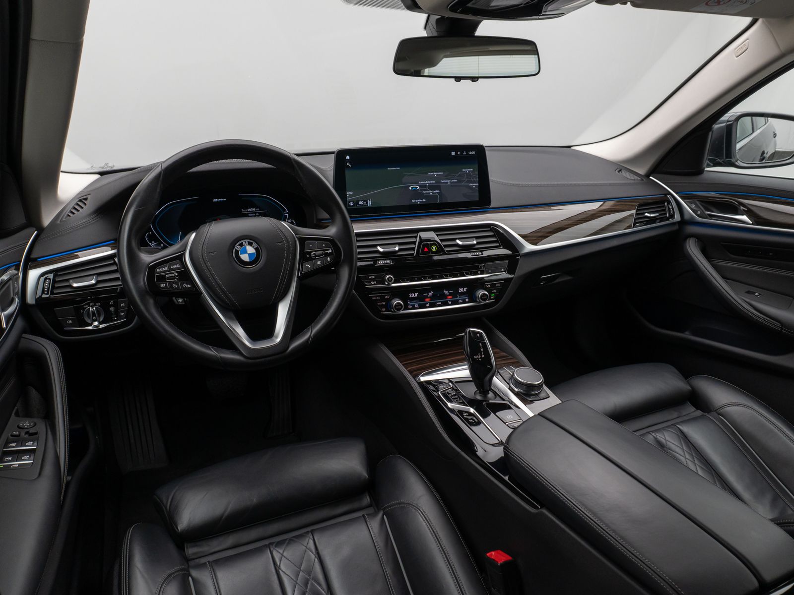 Fahrzeugabbildung BMW 530e  Luxury Line Kamera Laser HUD HiFi Komfort