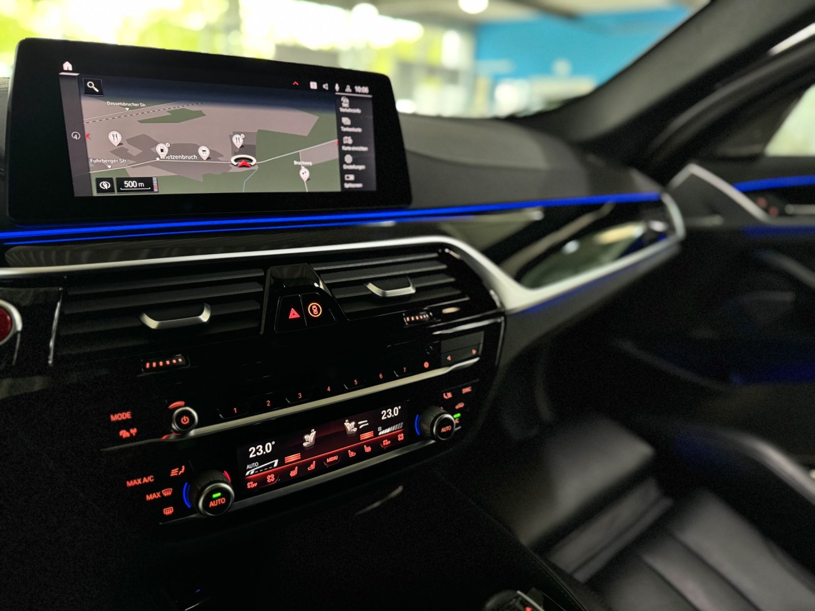 Fahrzeugabbildung BMW M5 xD Kamera H/K DAB HUD DisplayKey SoftCl ACC